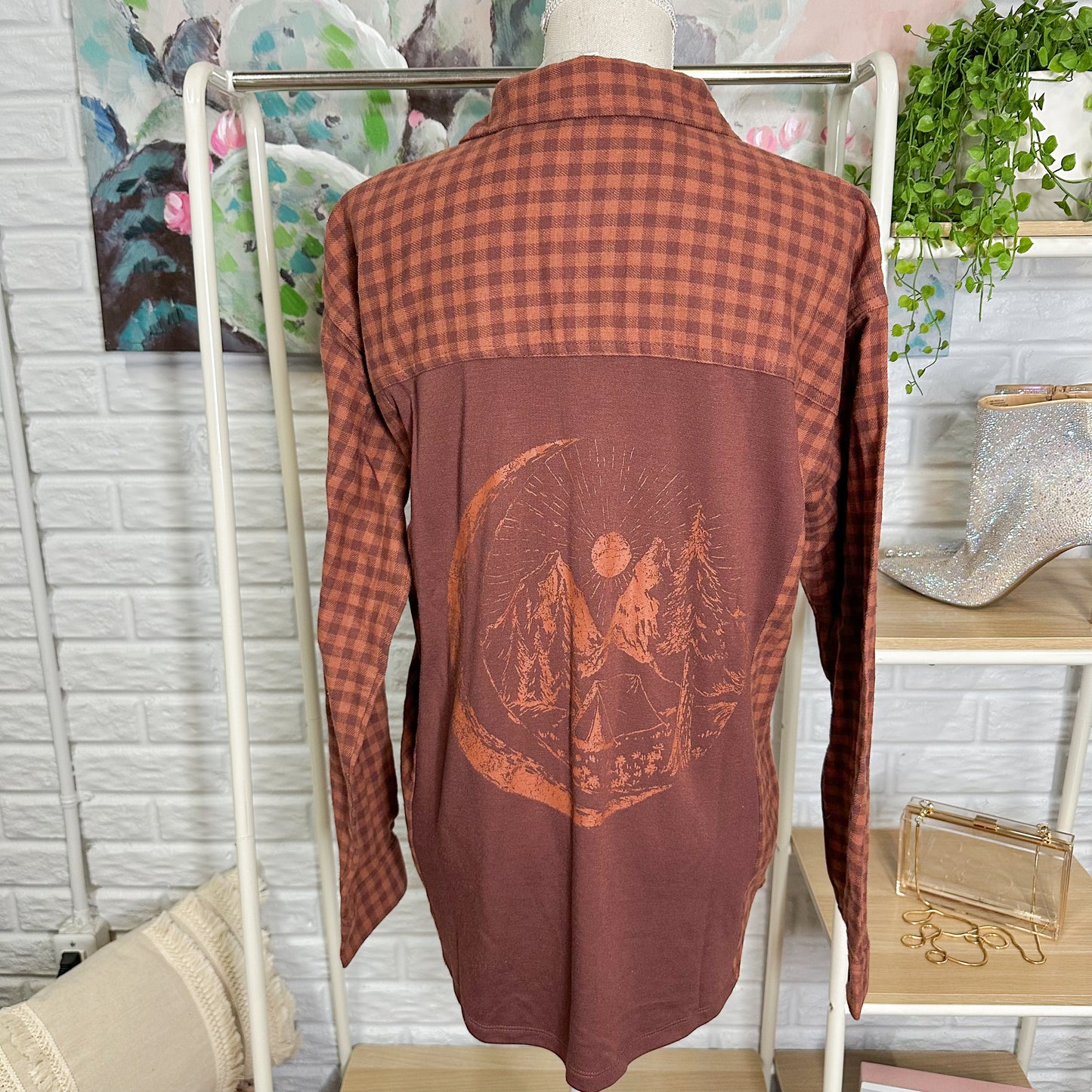 Maurice’s New Plaid Camping Graphic Button Down Size Small