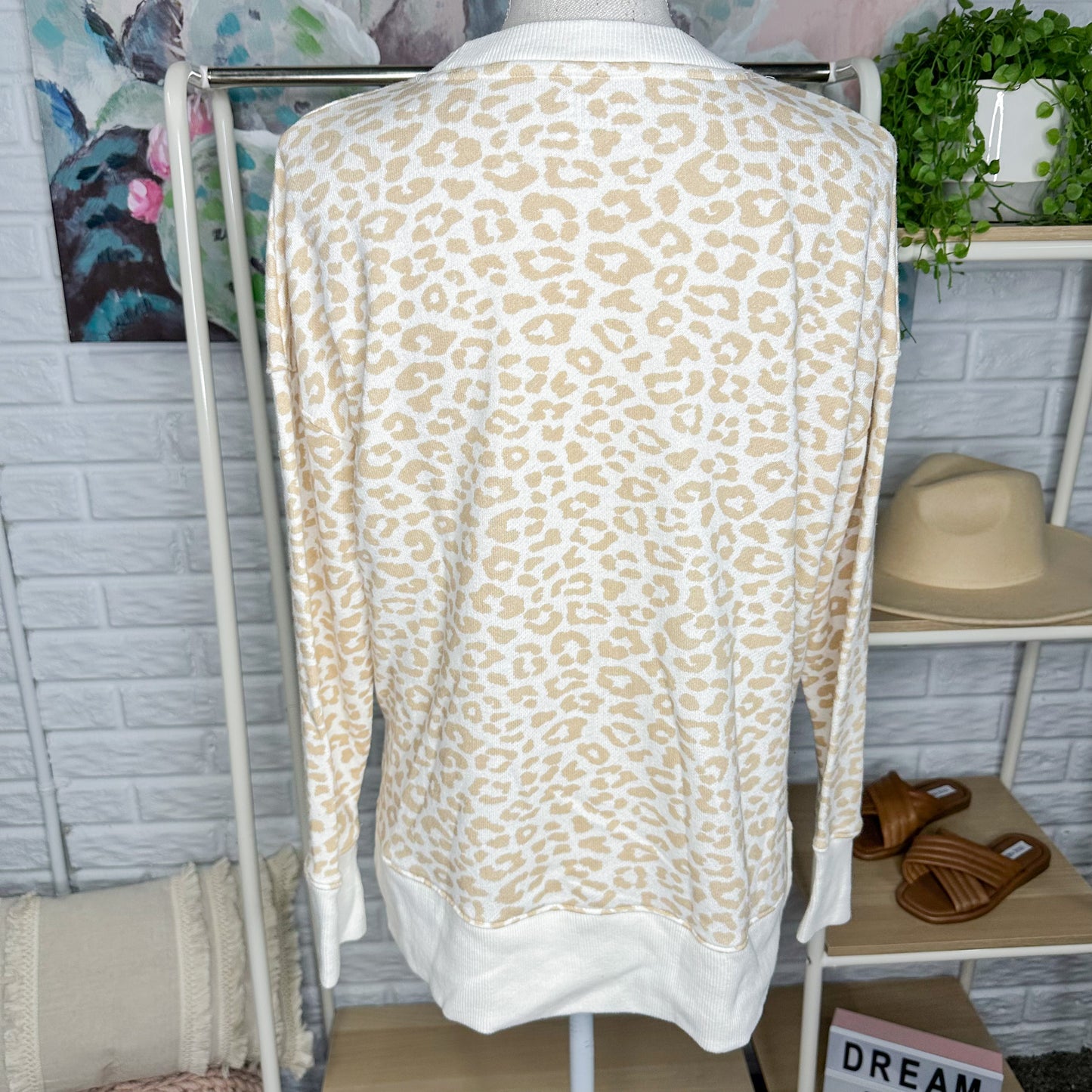 Time and Tru Cream/Tan Leopard Sweater Size Small