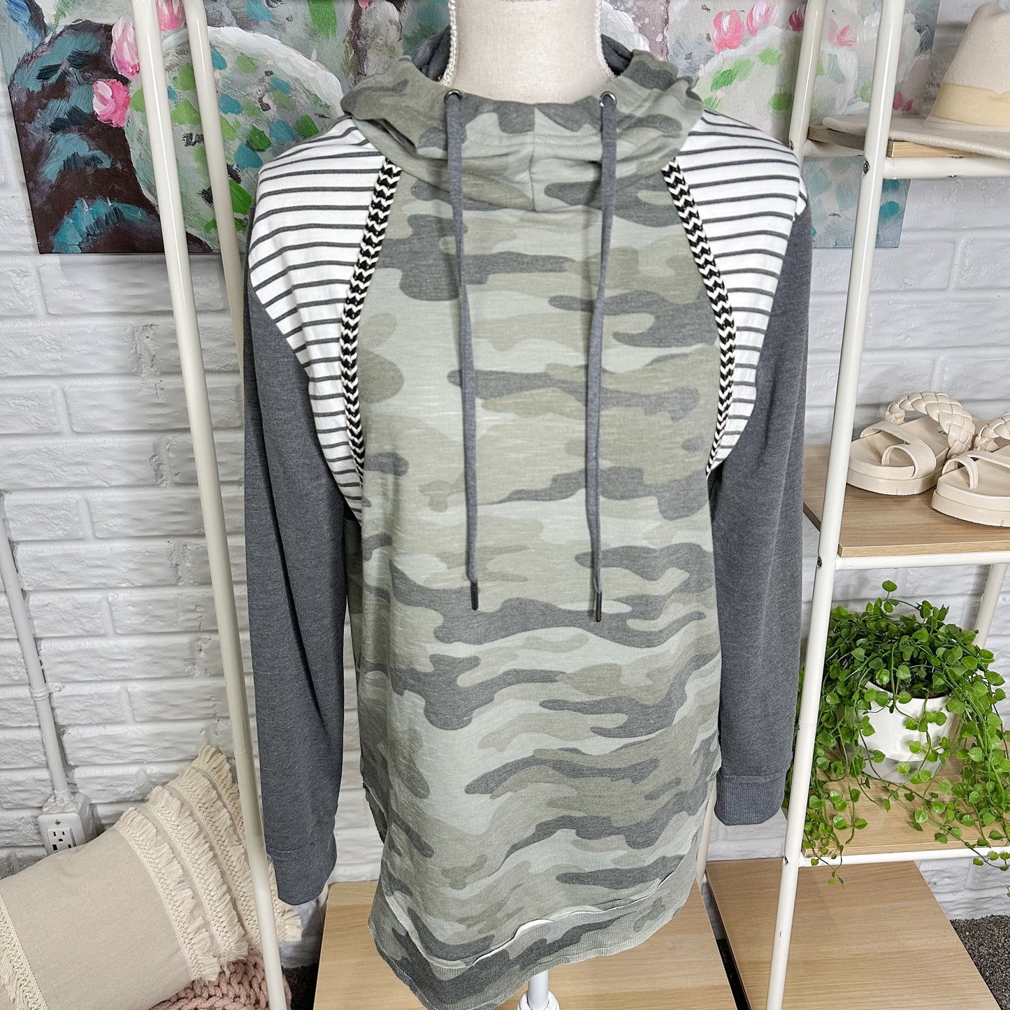 Maurice’s Homeward Camo Colorblock Hoodie Size Small