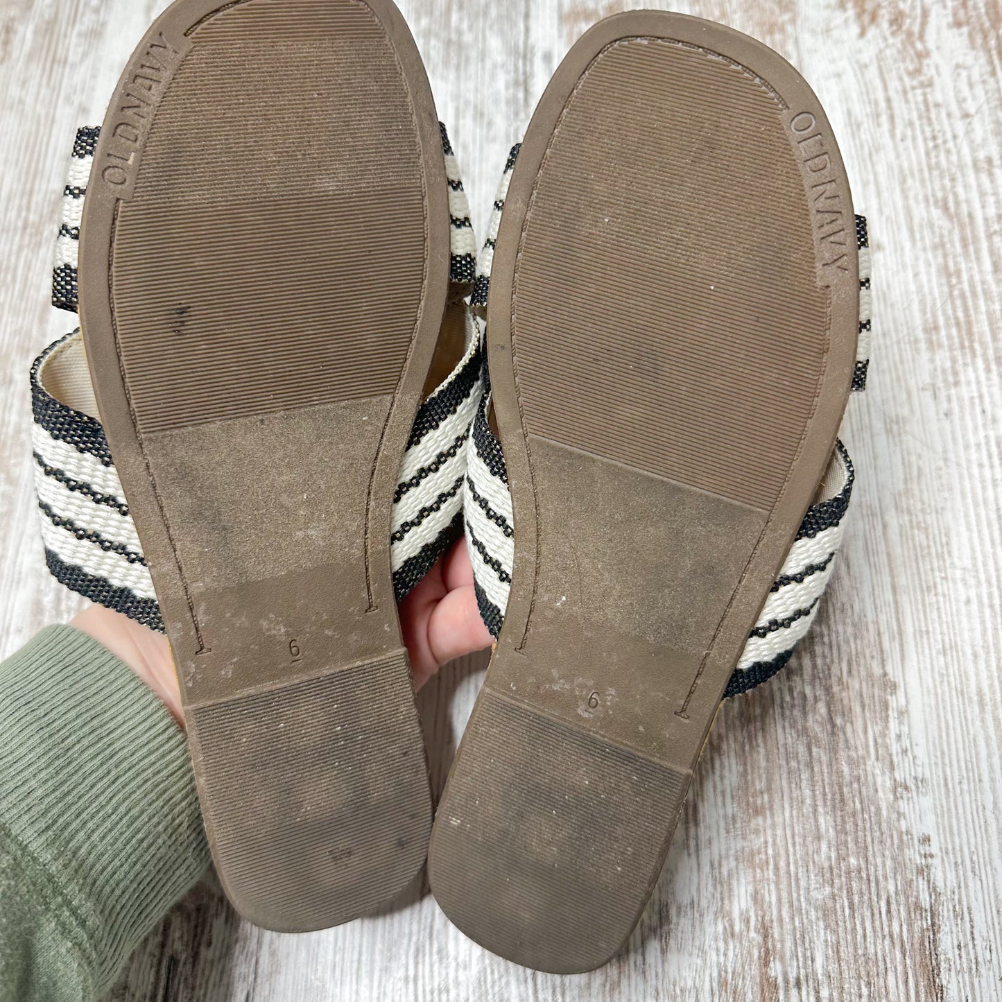 Old Navy Cross Strap Sandal Size 6