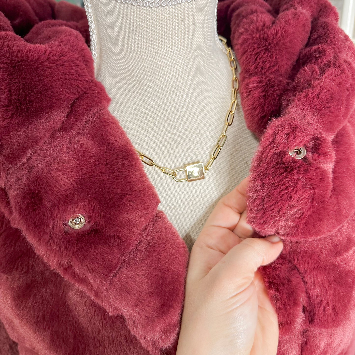 Evereve Apparis Goldie New Ruby Red Faux Fur Oversized Jacket Size Small