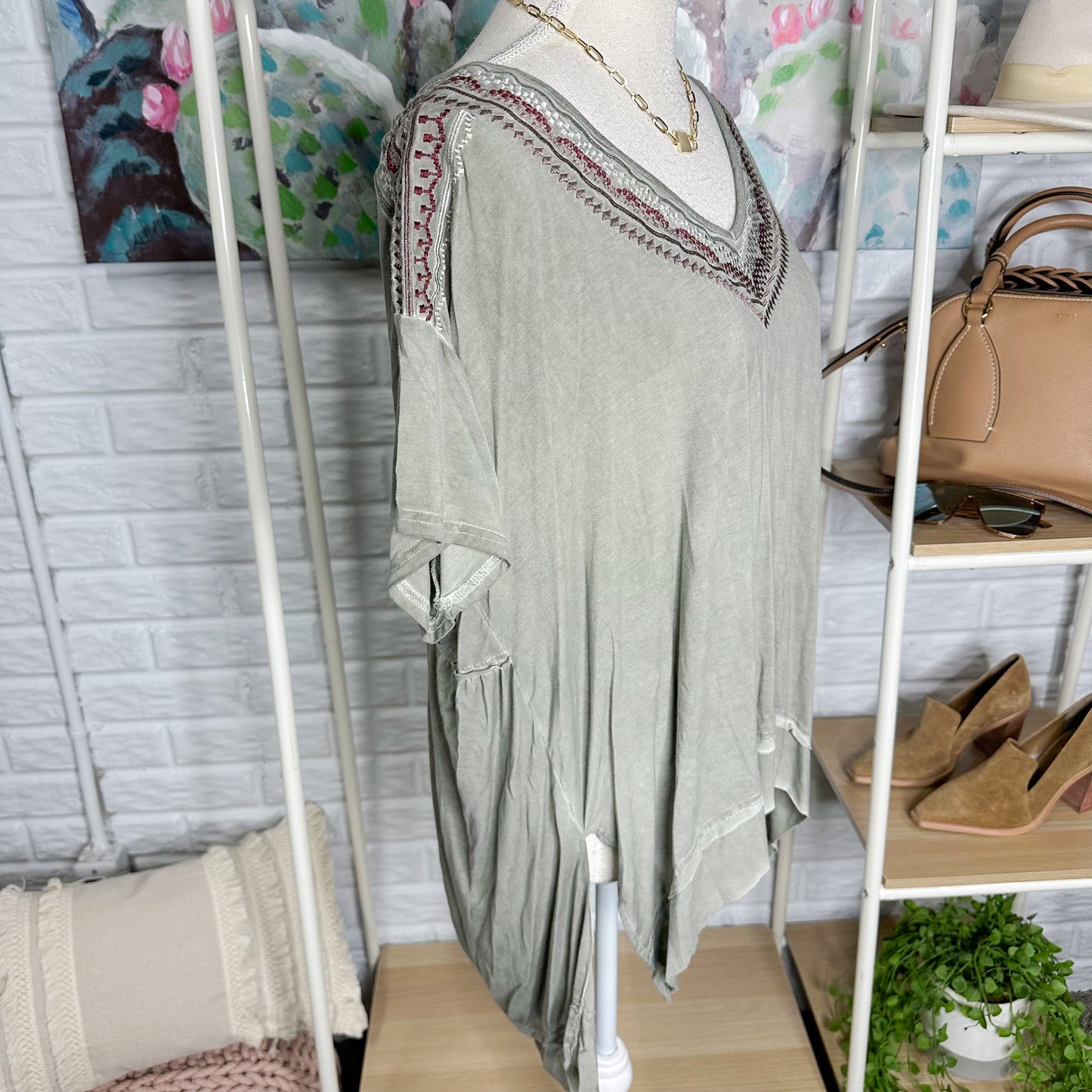 Vici POL Embroidered Tunic Top Size Medium