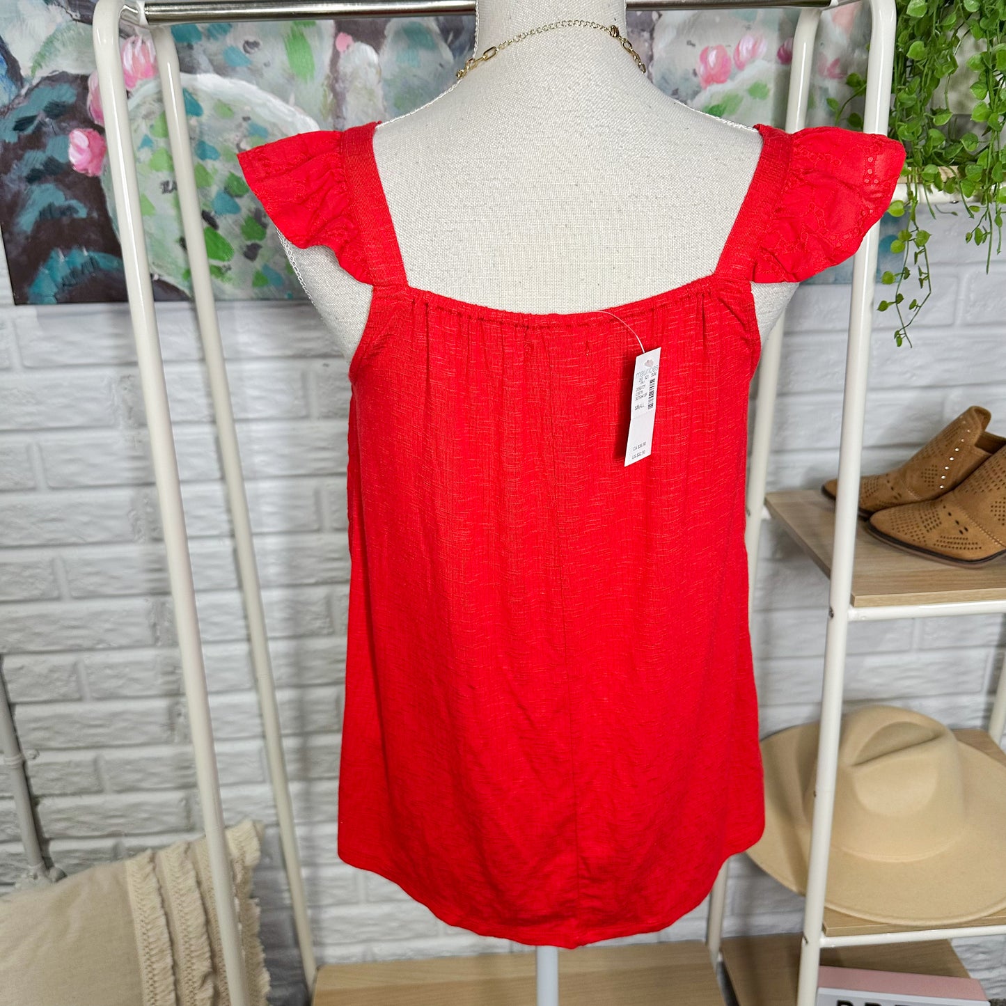 Maurice’s New Eyelet Trim Flutter Sleeve Tank Size Small