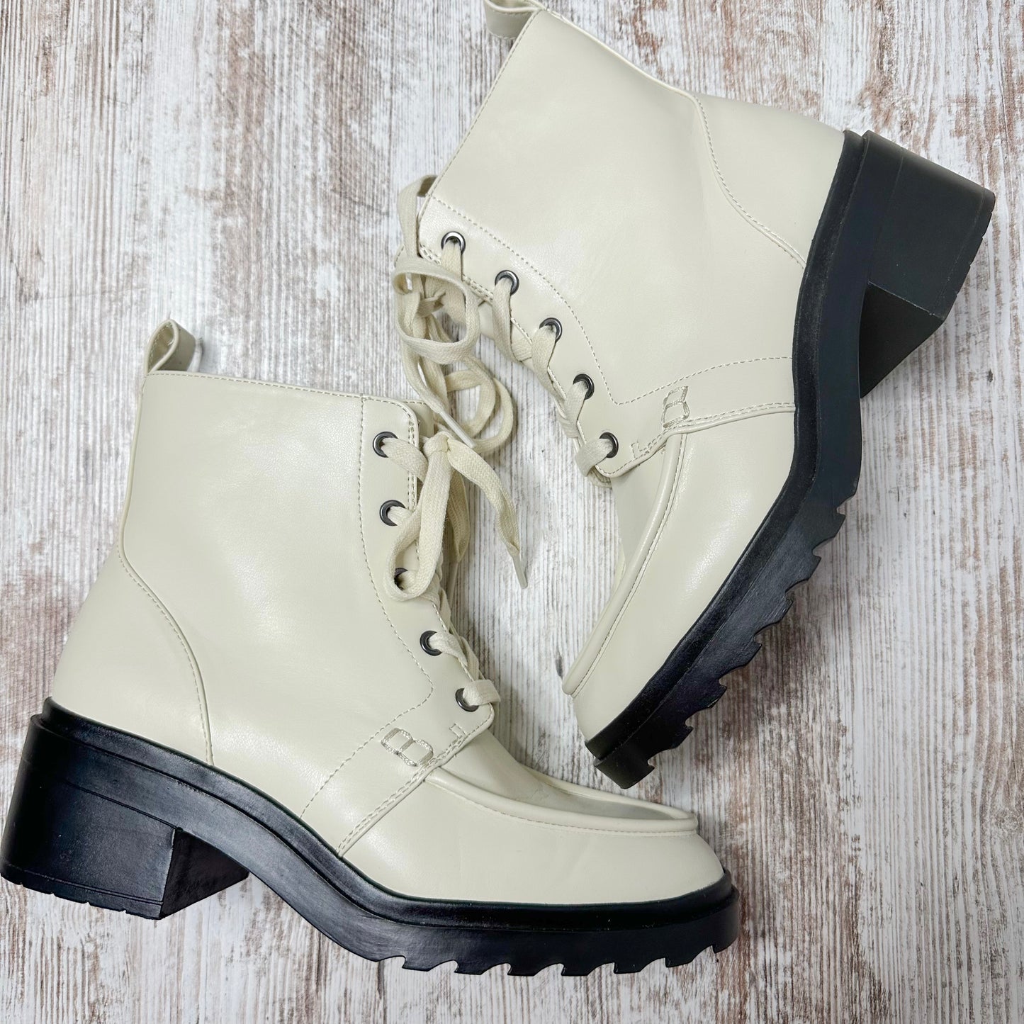 Amazon Essentials Ivory Moc Toe Boot Size 9