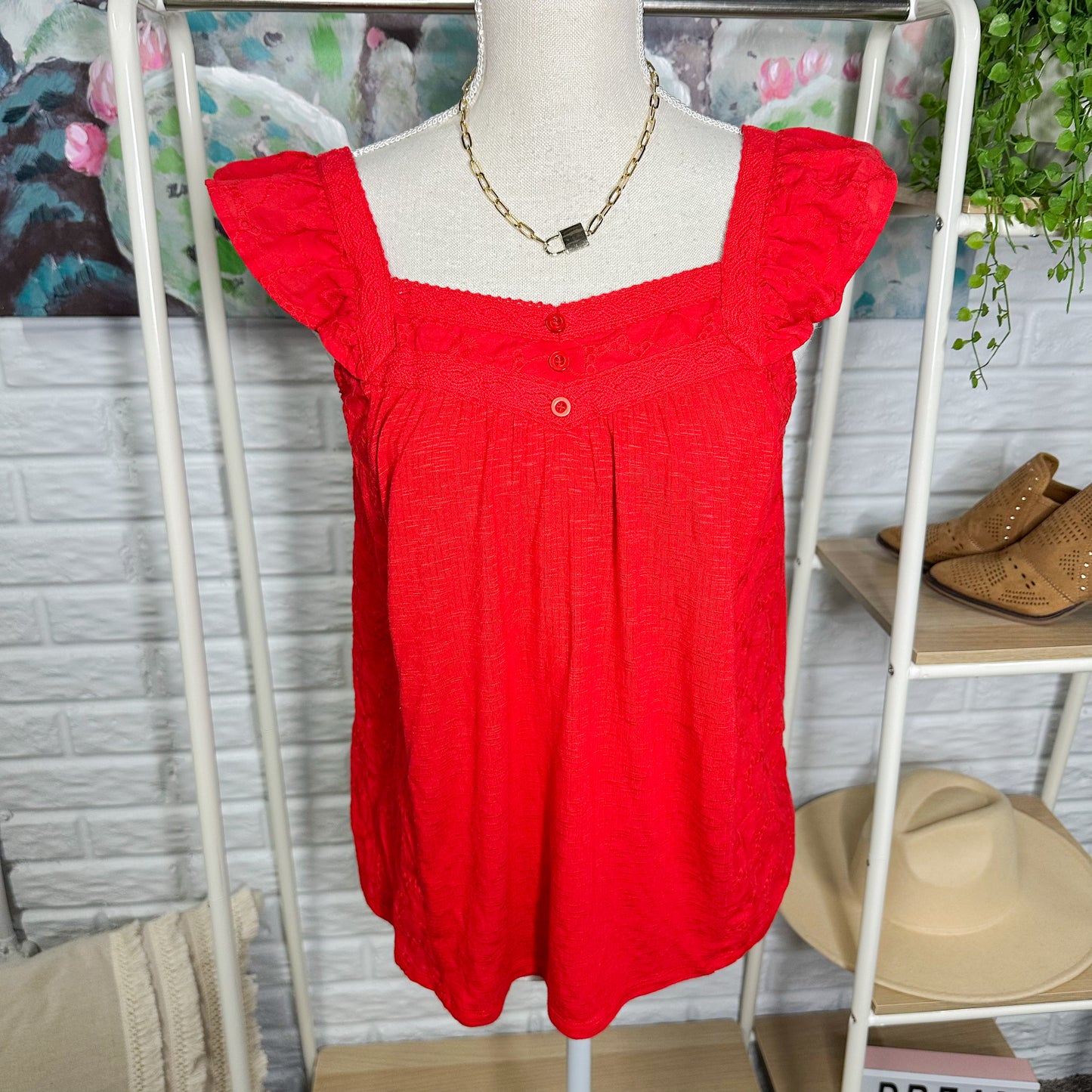 Maurice’s New Eyelet Trim Flutter Sleeve Tank Size Small