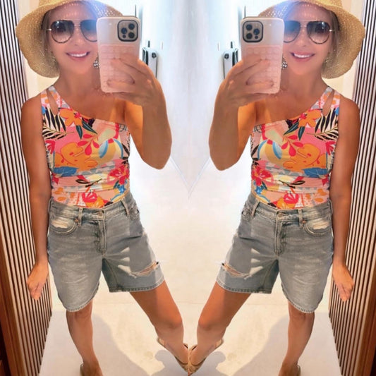 American Eagle 6" Strigid Super High-Waisted Relaxed Ripped Denim Short (0)