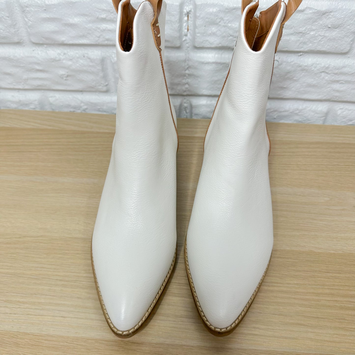 Beast Fashion White Pointed Toe Ankle Booties Size 10