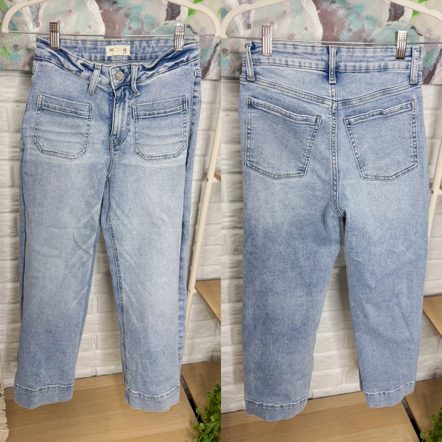 Maurice’s M Jeans Light High Rise Patch Pocket Wide Leg Cropped Jeans (0)