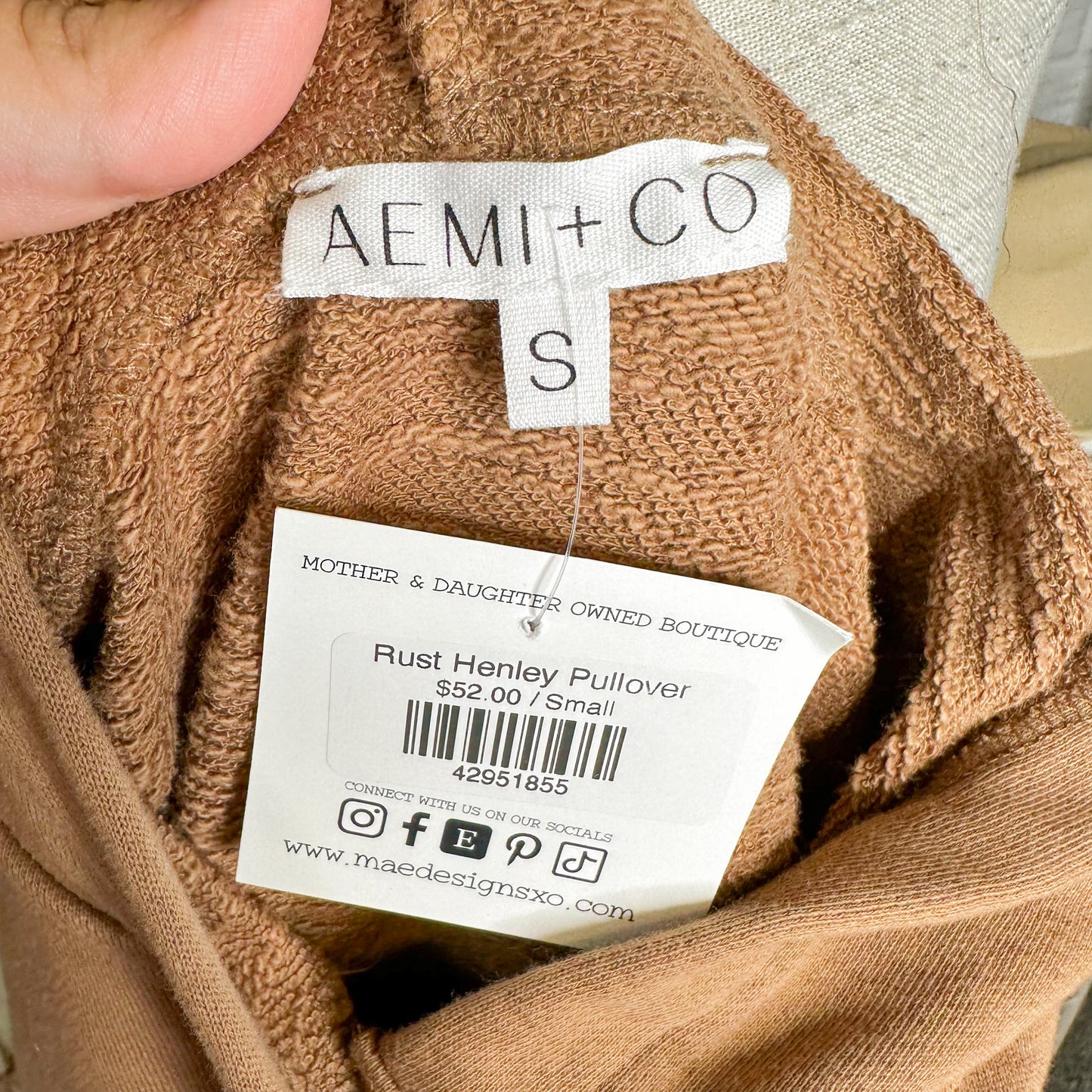 Mae Designs New Rust Henley Pullover Size Small