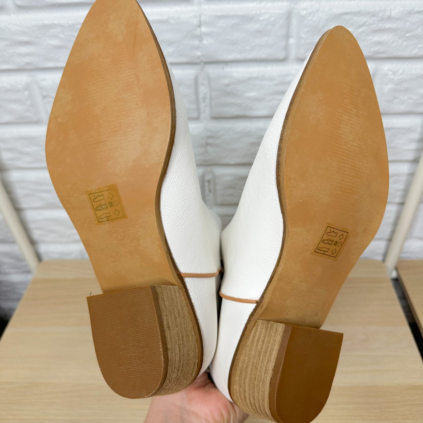 Beast Fashion White Pointed Toe Ankle Booties Size 10