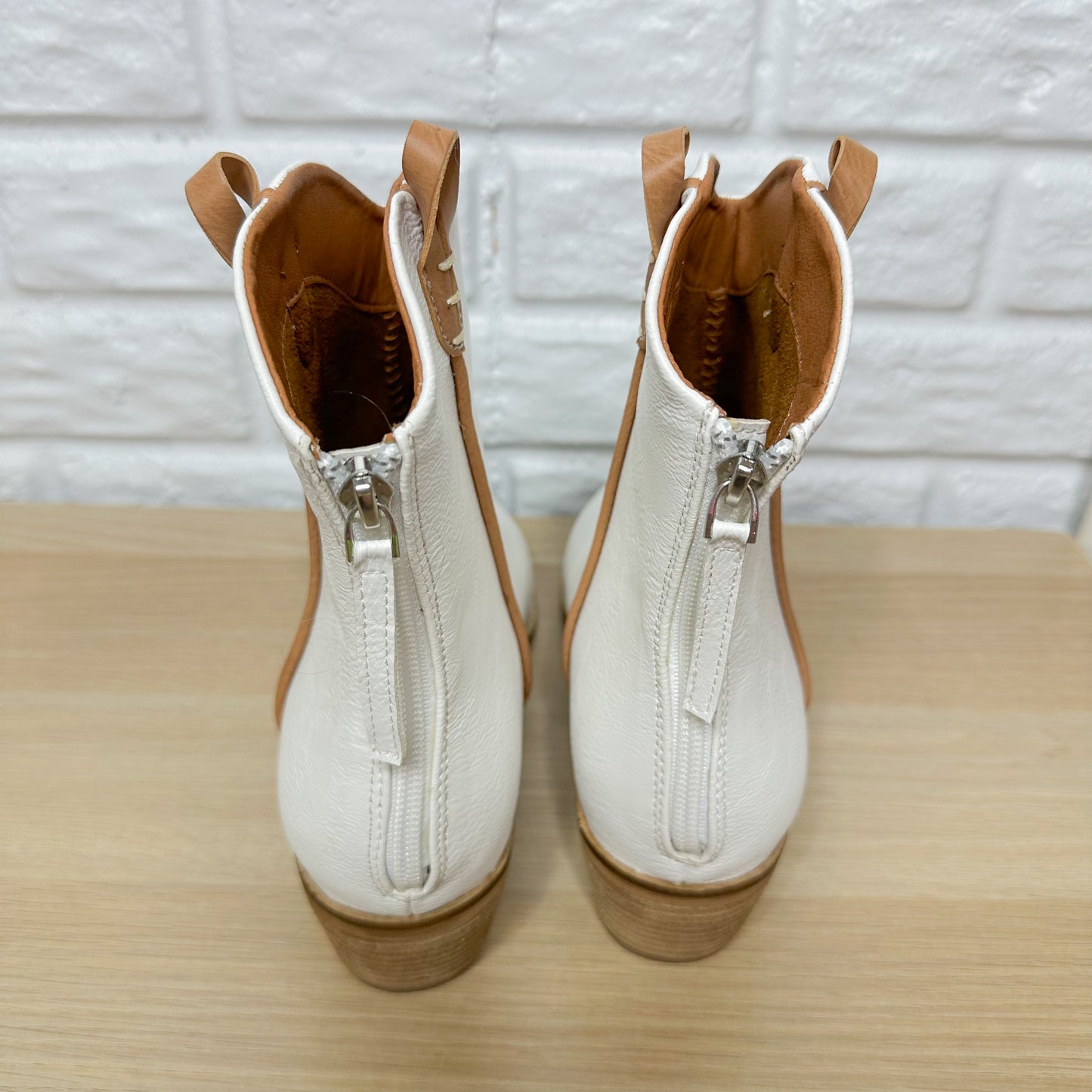 Beast Fashion White Pointed Toe Ankle Booties Size 10