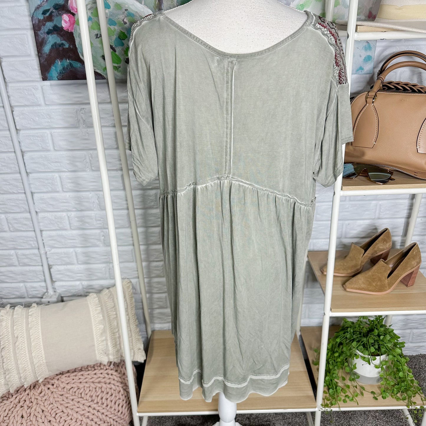 Vici POL Embroidered Tunic Top Size Medium