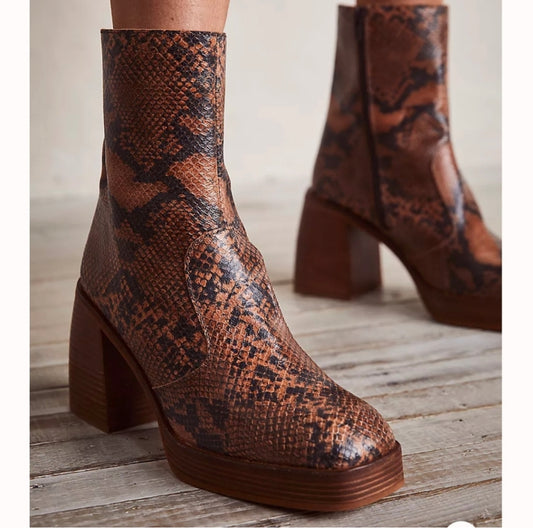 Free People New Ruby Shine Platform Boot in Brown Snake Size 6