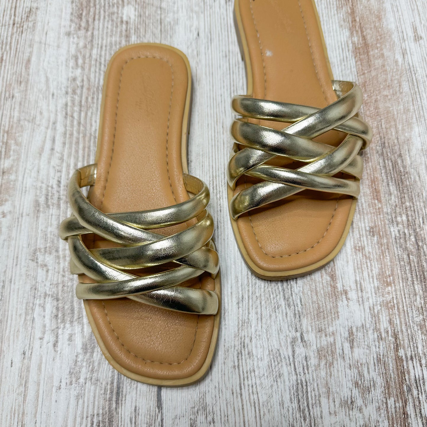 Universal Threads Rian Metallic Sandal Size 6