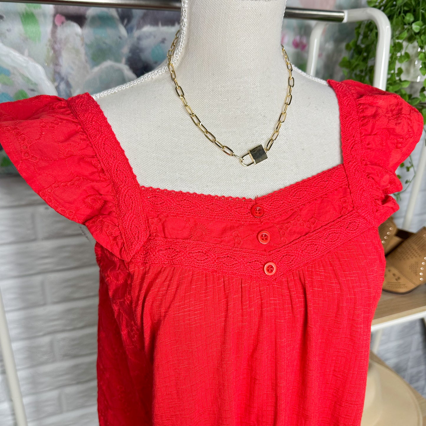 Maurice’s New Eyelet Trim Flutter Sleeve Tank Size Small