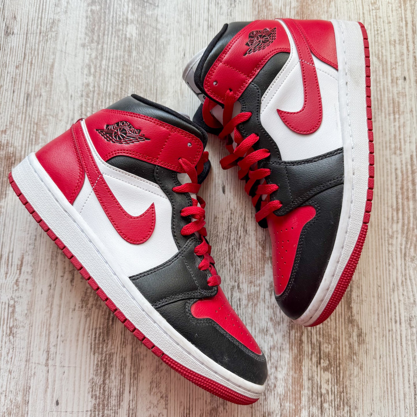 Nike Air Jordan 1 Retro Mid Red Black Chicago Bred Shoes (9.5)