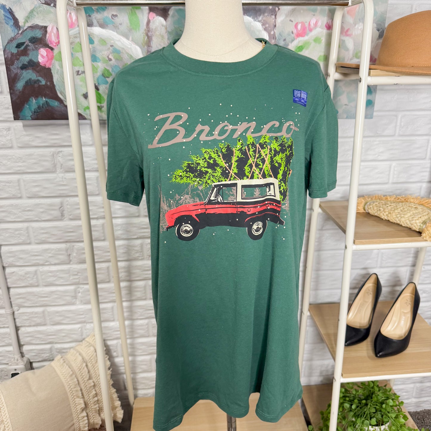 Maurice’s New Green Ford Bronco Christmas Tree Graphic Tee (XS)