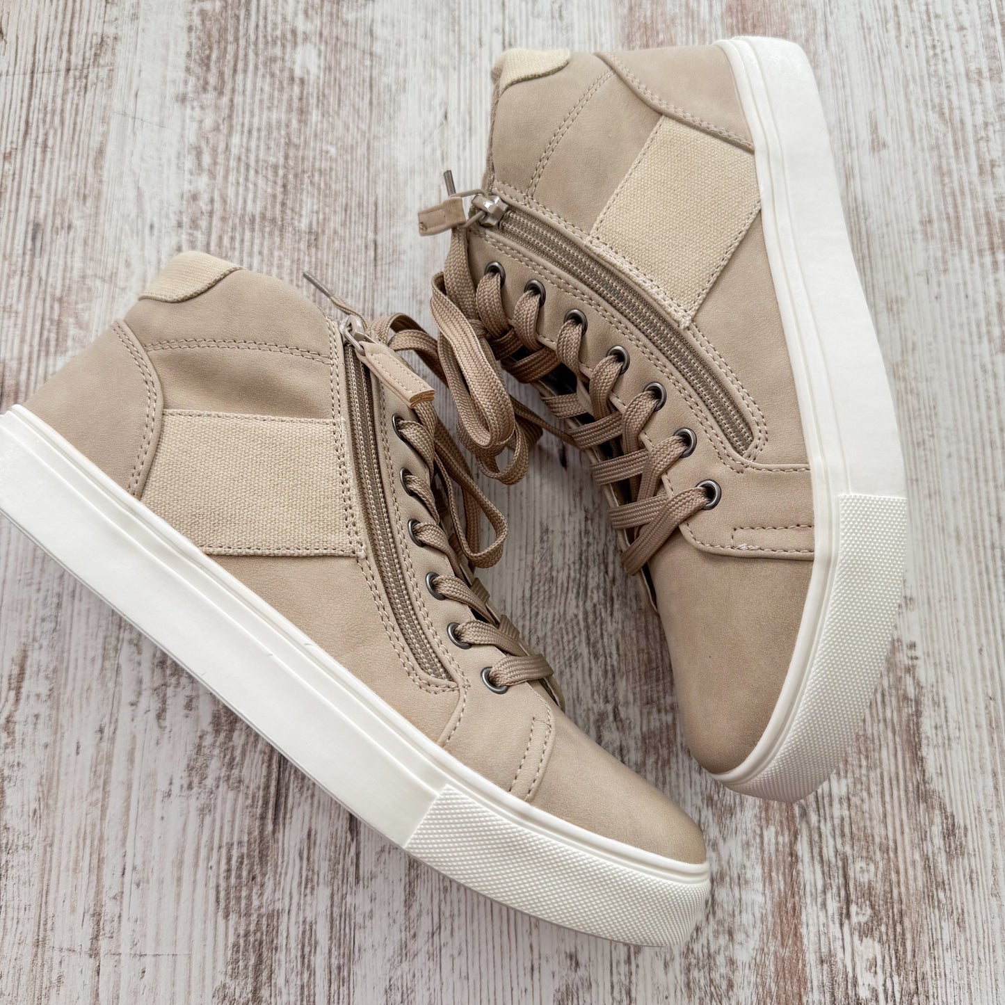 Maurice’s SuperCush Nora Hybrid Sneaker (6.5)