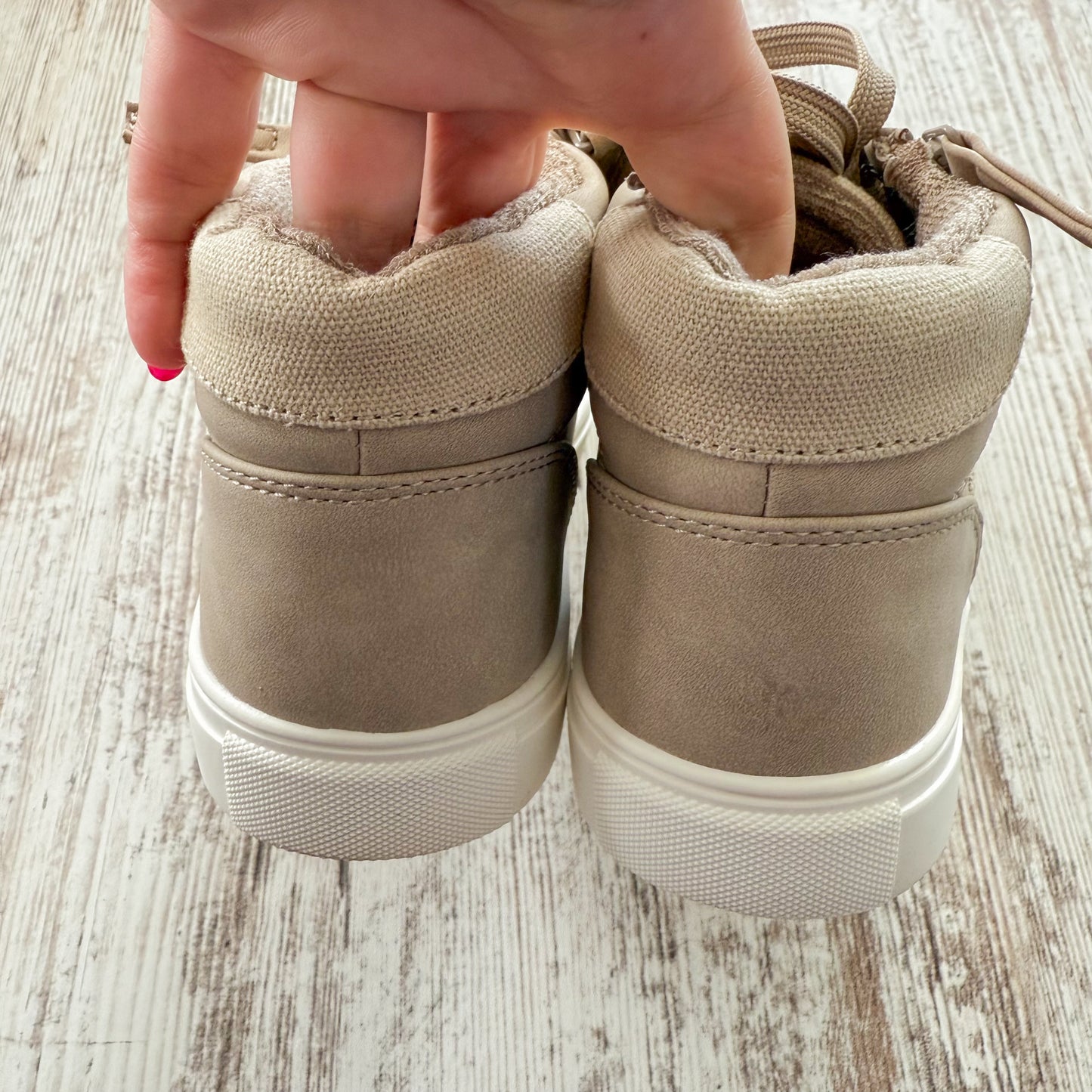 Maurice’s SuperCush Nora Hybrid Sneaker (6.5)