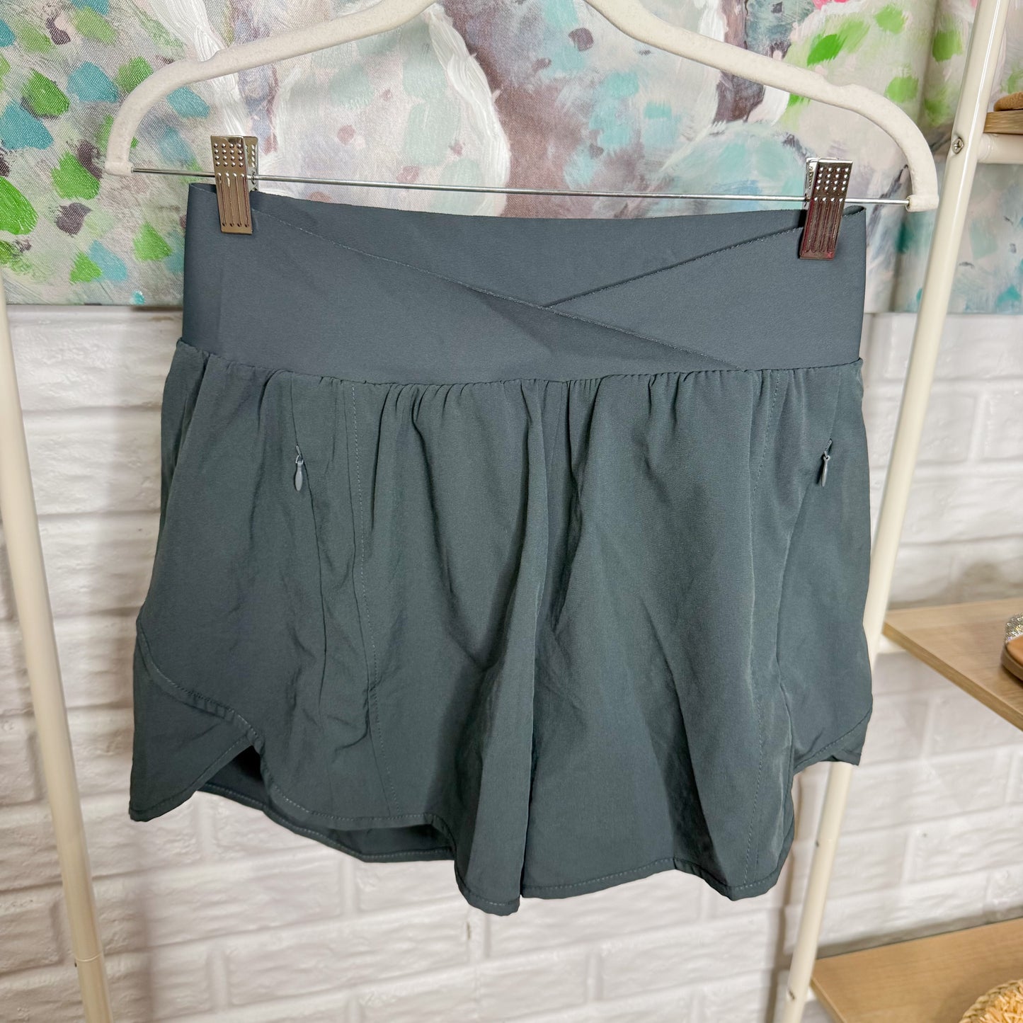 Blooming Jelly Grey Crossover Band Shorts (L)