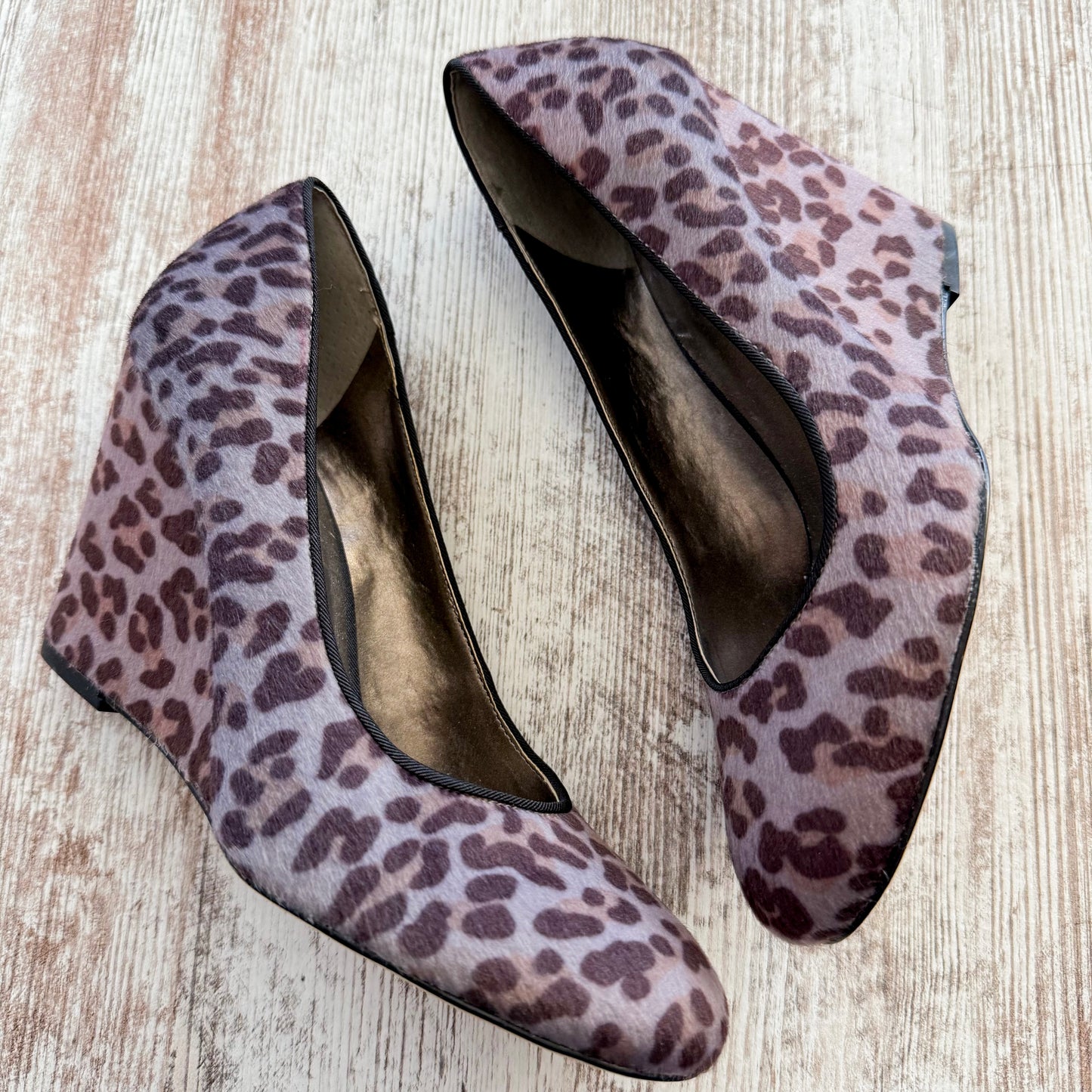 LOFT Gray Leopard Calf Hair Wedges (6)