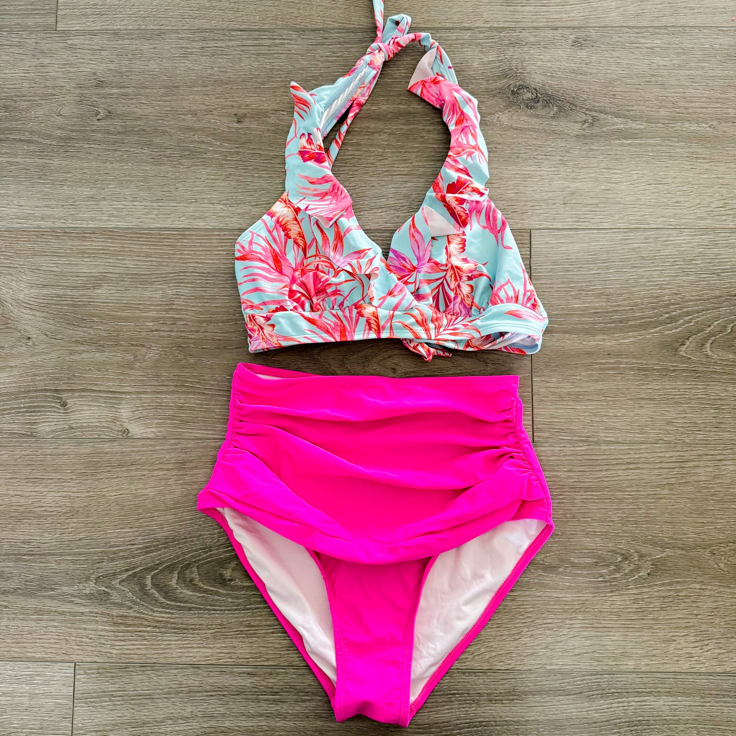 Cupshe Sea Leaves Ruffled Halter Bikini Top & High-Rise Bottoms Set (M)