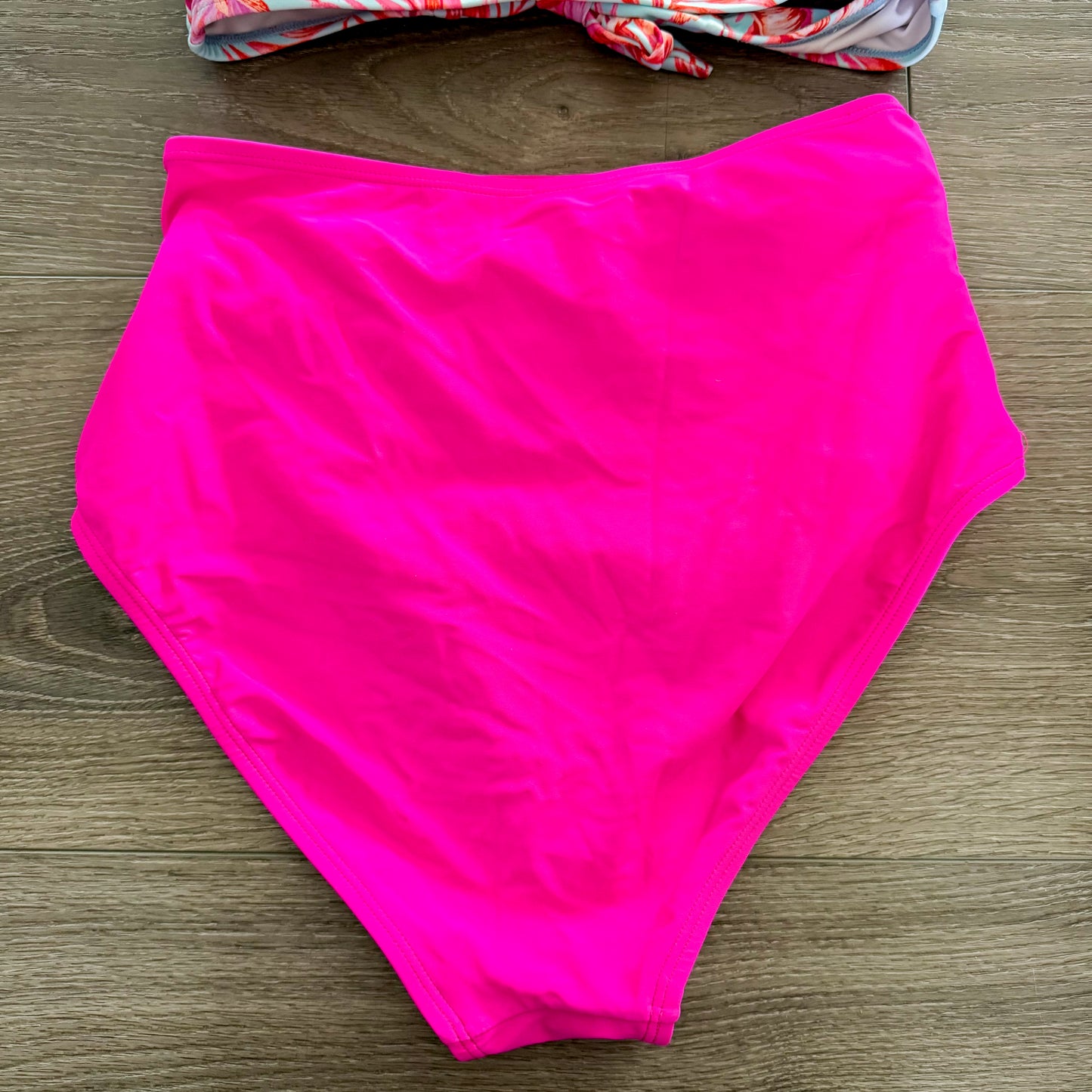 Cupshe Sea Leaves Ruffled Halter Bikini Top & High-Rise Bottoms Set (M)