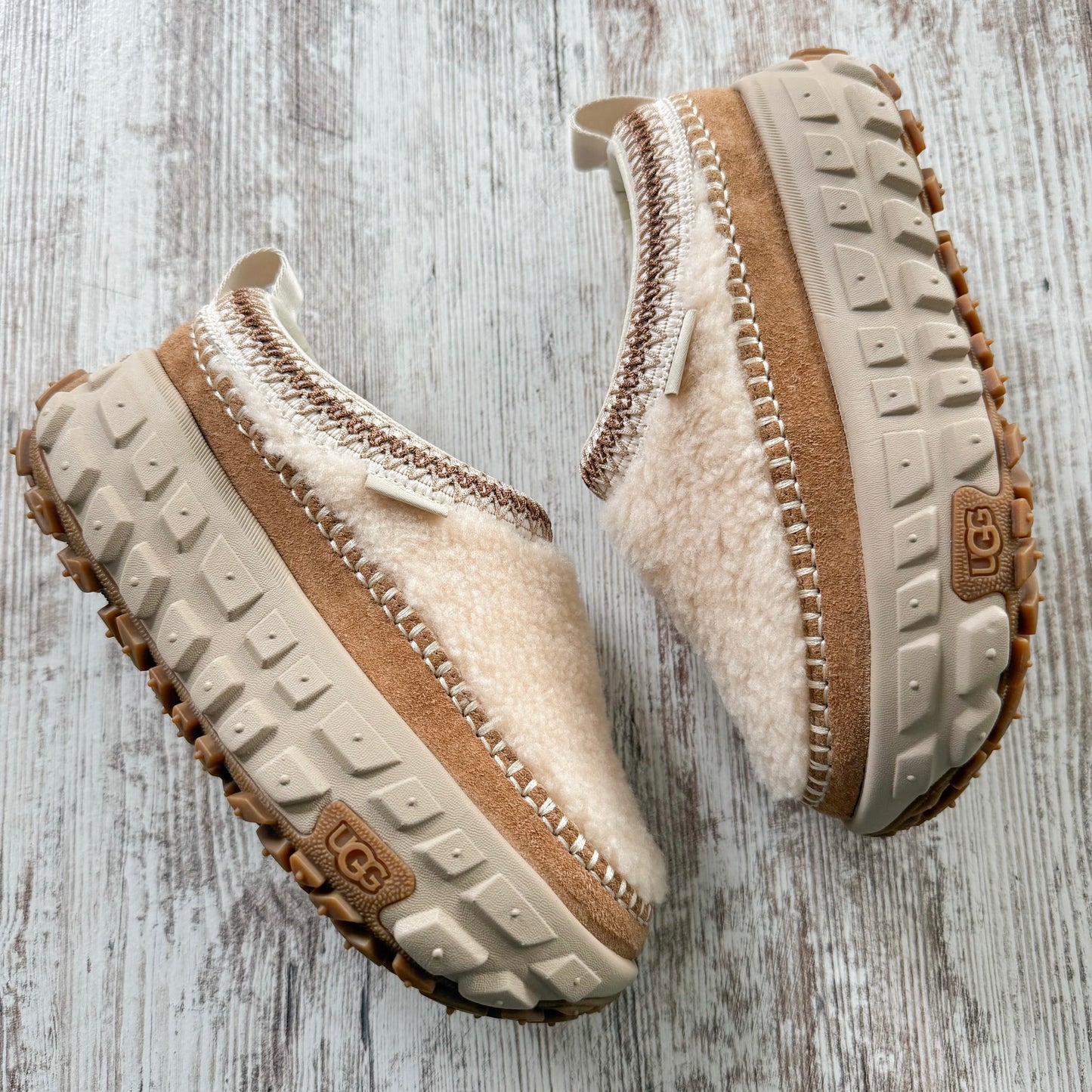 UGG New Venture Daze Cozy Shearling Shoes (6.5)