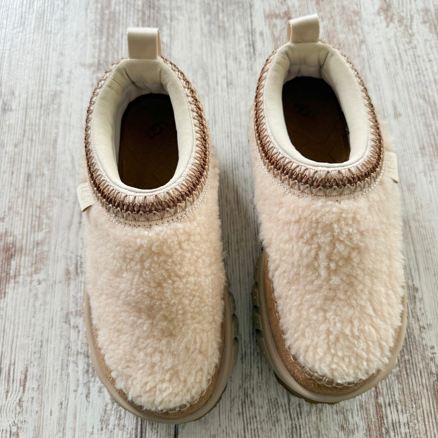 UGG New Venture Daze Cozy Shearling Shoes (6.5)