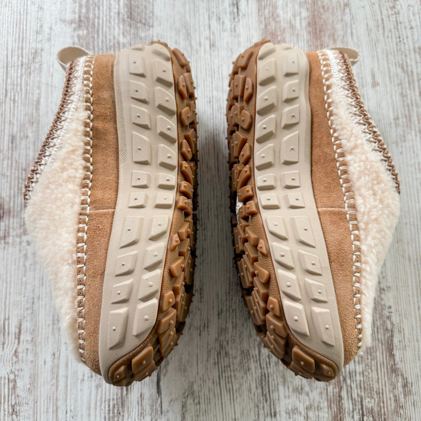UGG New Venture Daze Cozy Shearling Shoes (6.5)