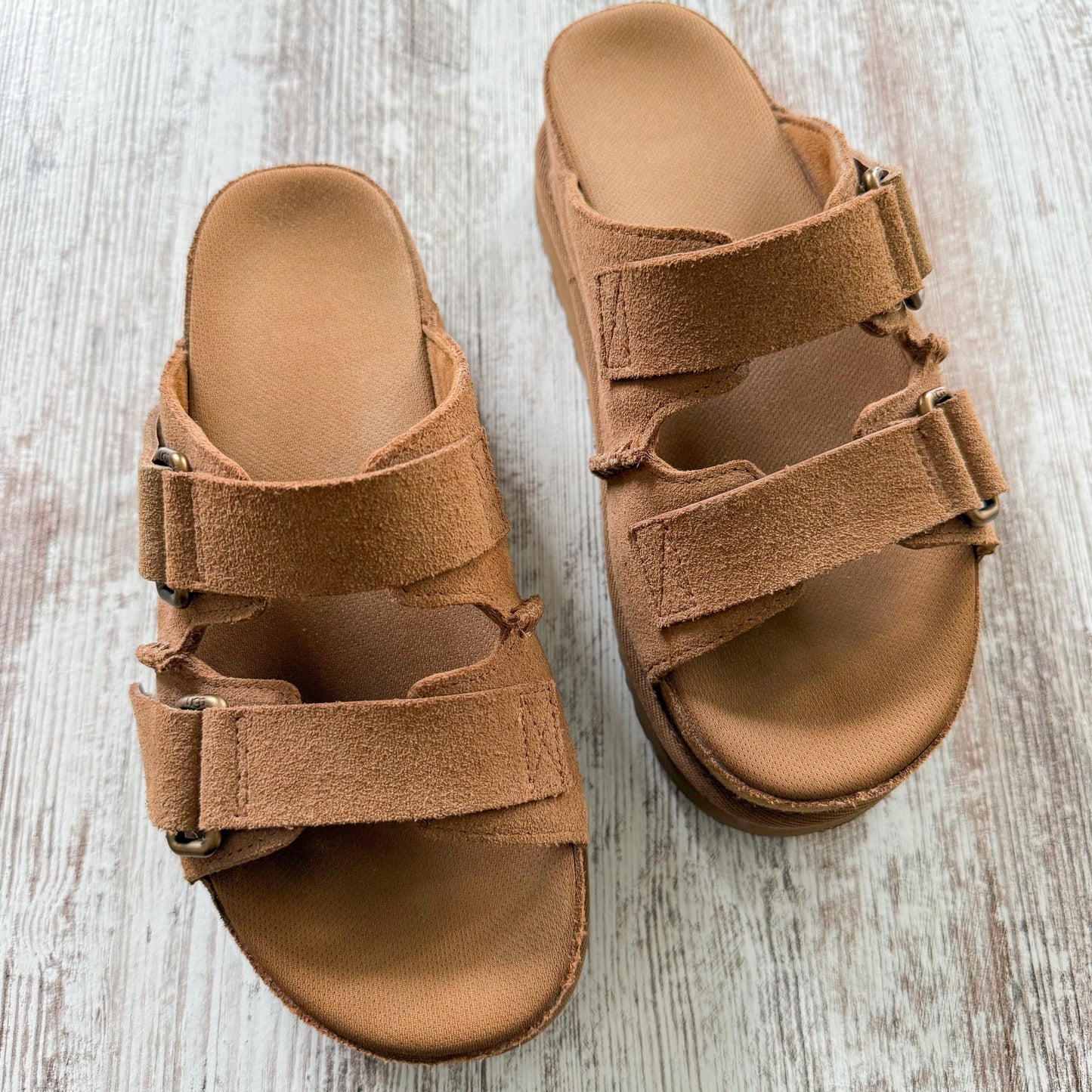 UGG Goldenstar Hi Slide Sandal (6.5)