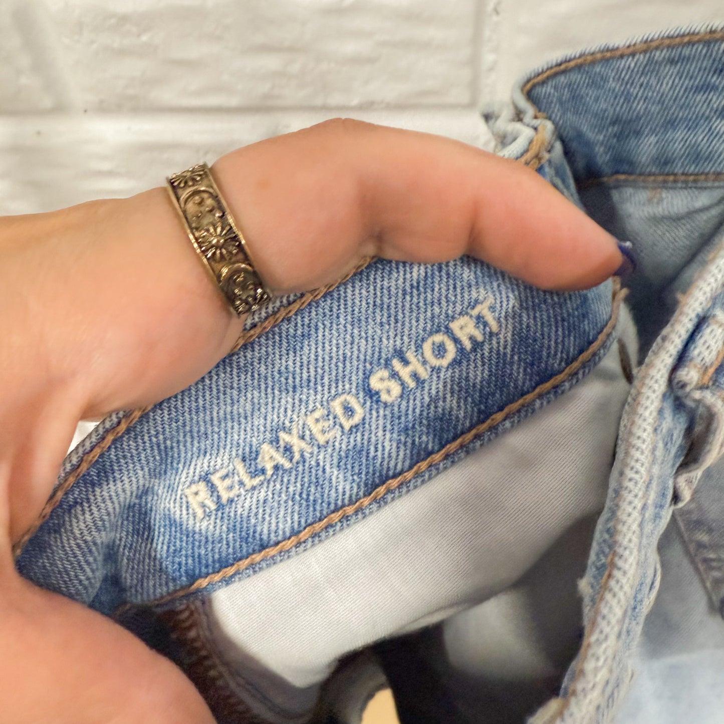 American Eagle 6" Strigid Super High-Waisted Relaxed Ripped Denim Short (0)