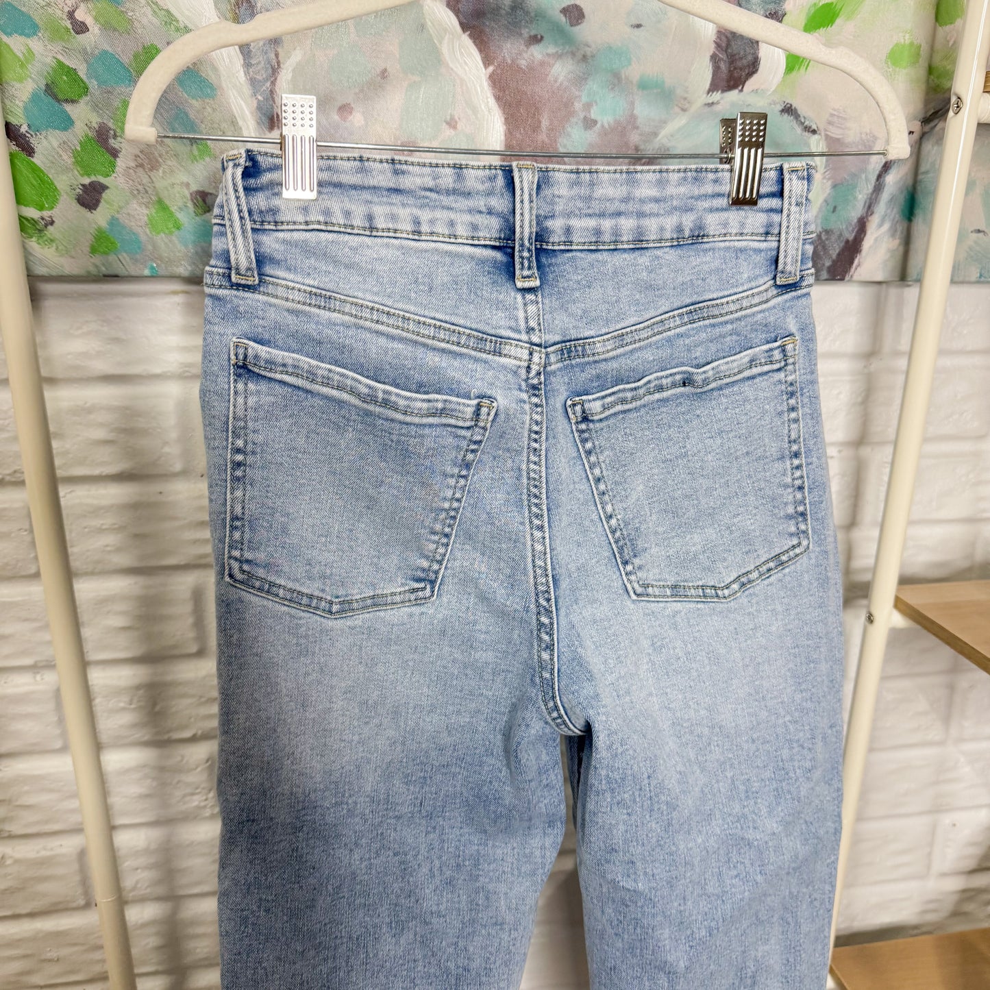 Maurice’s M Jeans Light High Rise Patch Pocket Wide Leg Cropped Jeans (0)