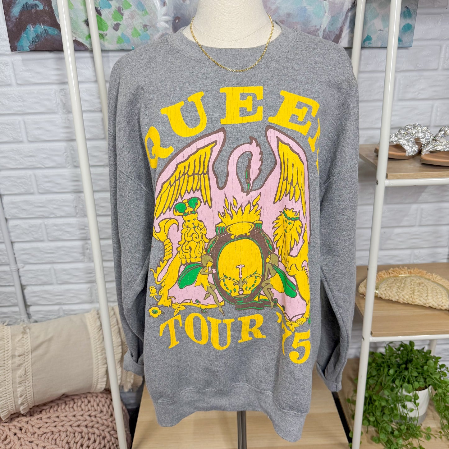 Altar’d State Queen Tour ‘75 Graphic Oversized Sweatshirt (XS/S)