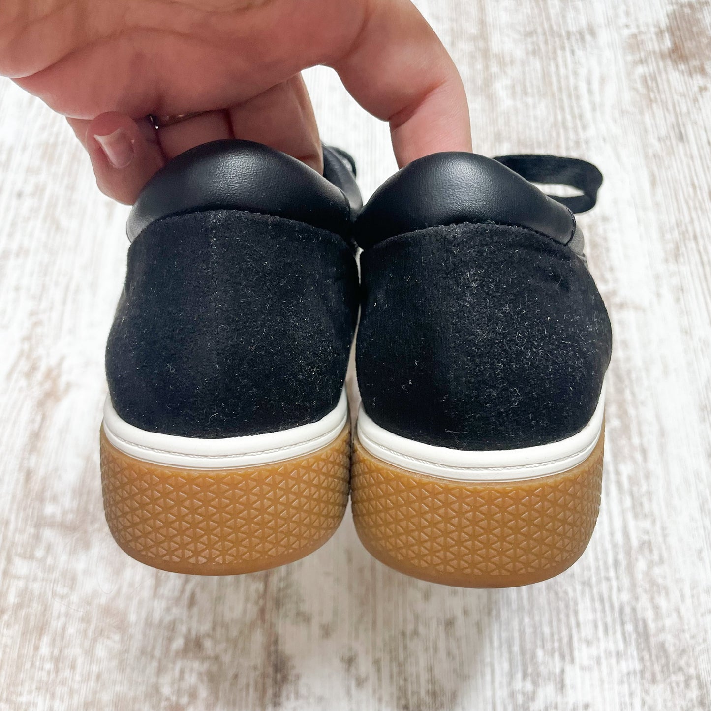 Caslon Black Andes Sneaker Size 6