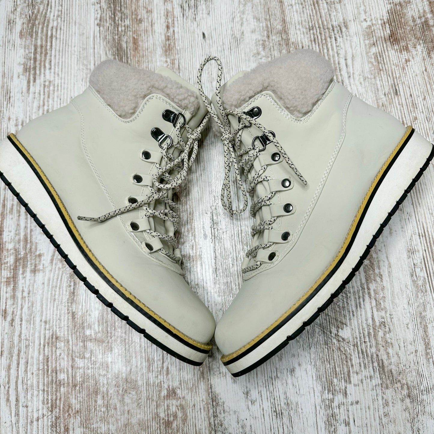 Aspen Nomad Stone Water Resistant Boots Size 9