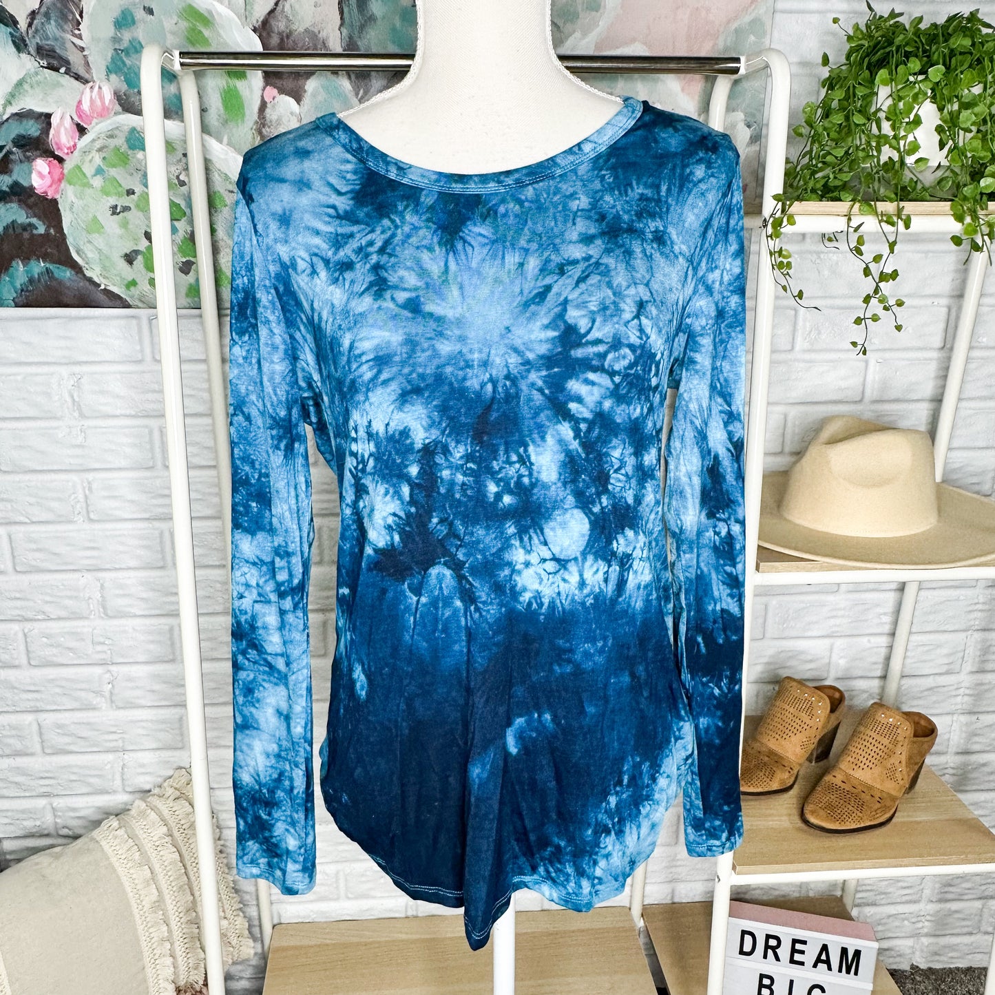 Pink Lily Surprising Statement Blue Tie Dye Top Size Medium