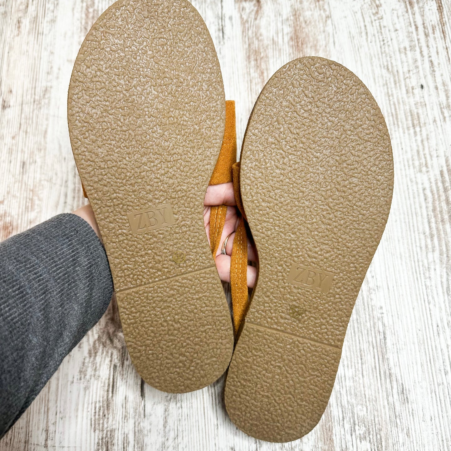 Fisace Brown Bow Sandal Size 9.5