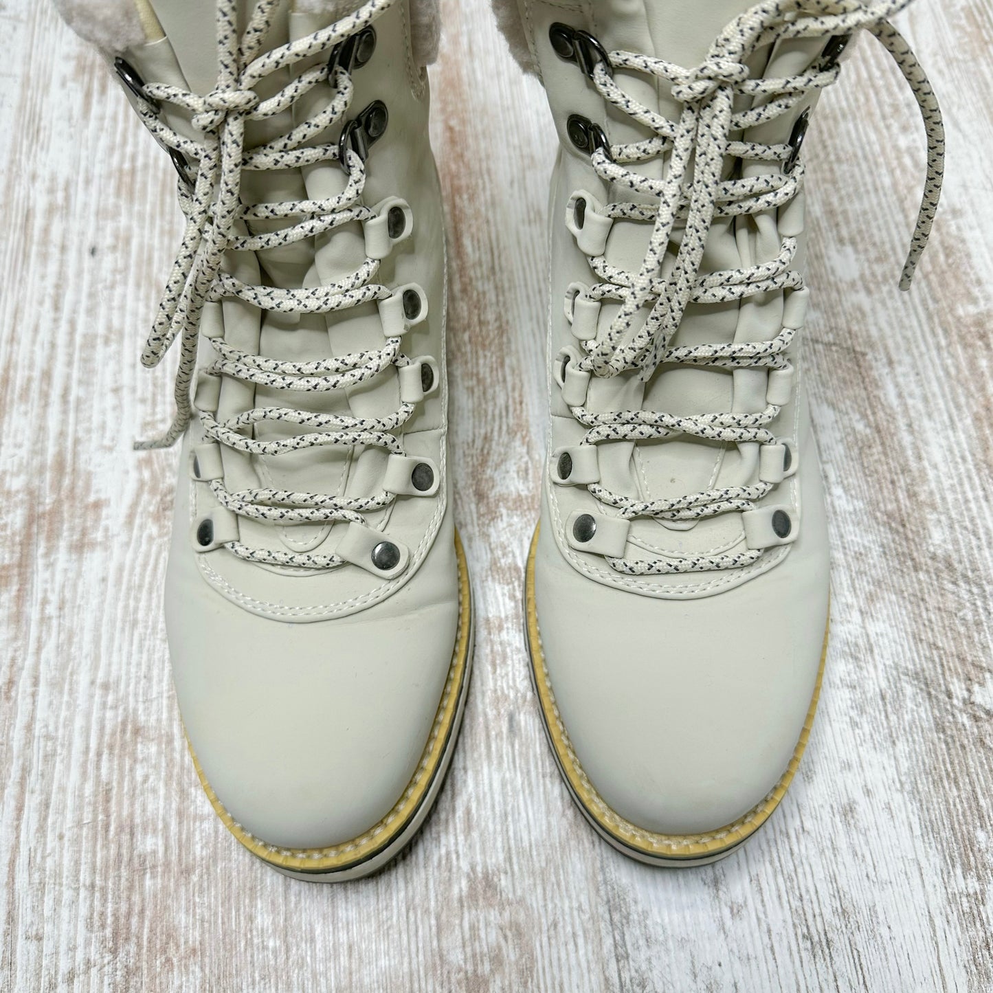 Aspen Nomad Stone Water Resistant Boots Size 9