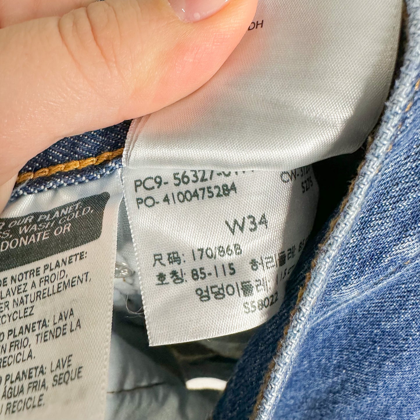 Levi’s 501 Raw Hem Shorts Size 34