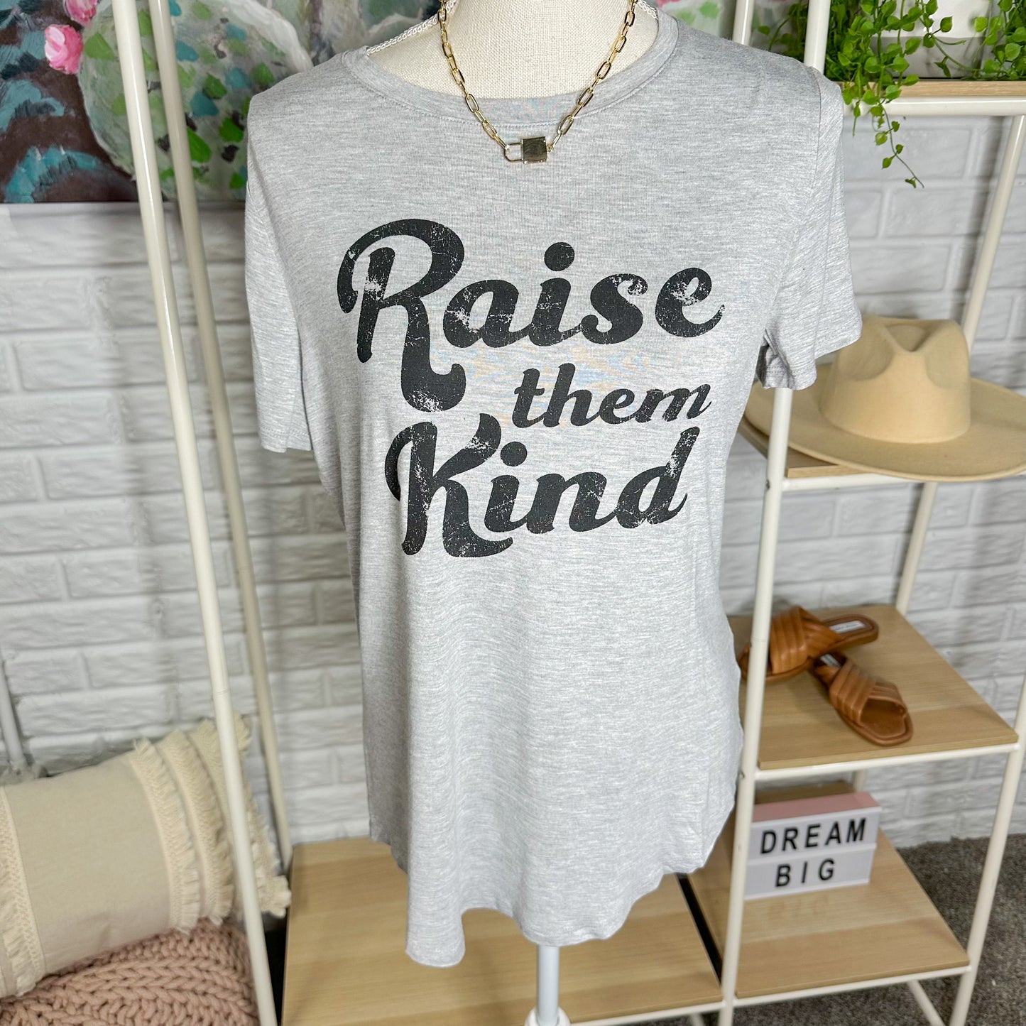 Maurice’s New Raise Them Kind Graphic Tee Size Small