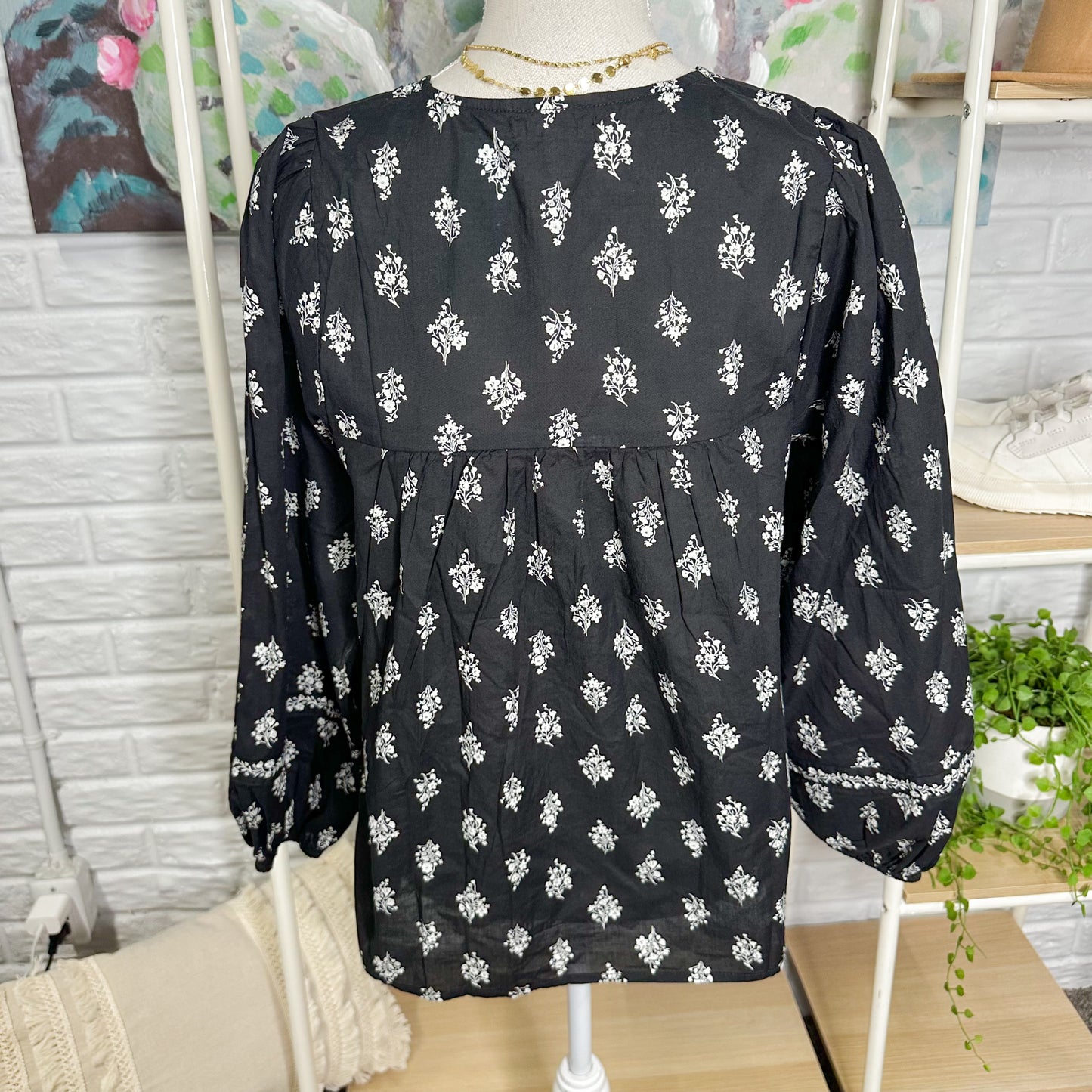 Maurice’s New Black Floral Peasant Top (M)