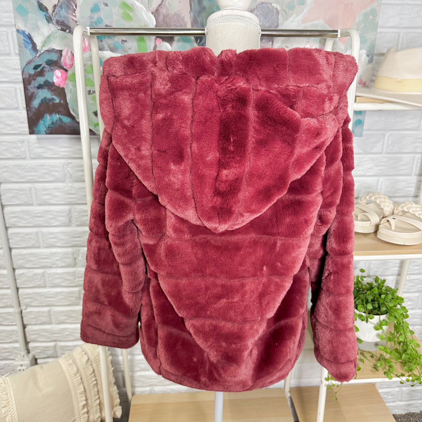 Evereve Apparis Goldie New Ruby Red Faux Fur Oversized Jacket Size Small
