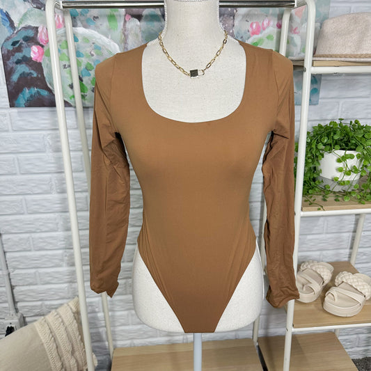 Colorfulkoala New Scoop Neck Long Sleeve Bodysuit (L)