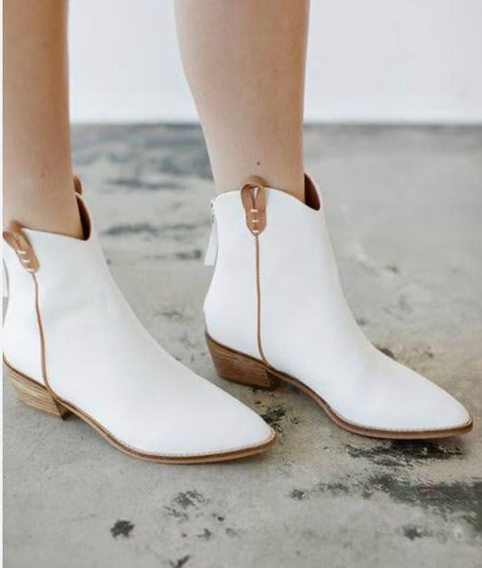 Beast Fashion White Pointed Toe Ankle Booties Size 10