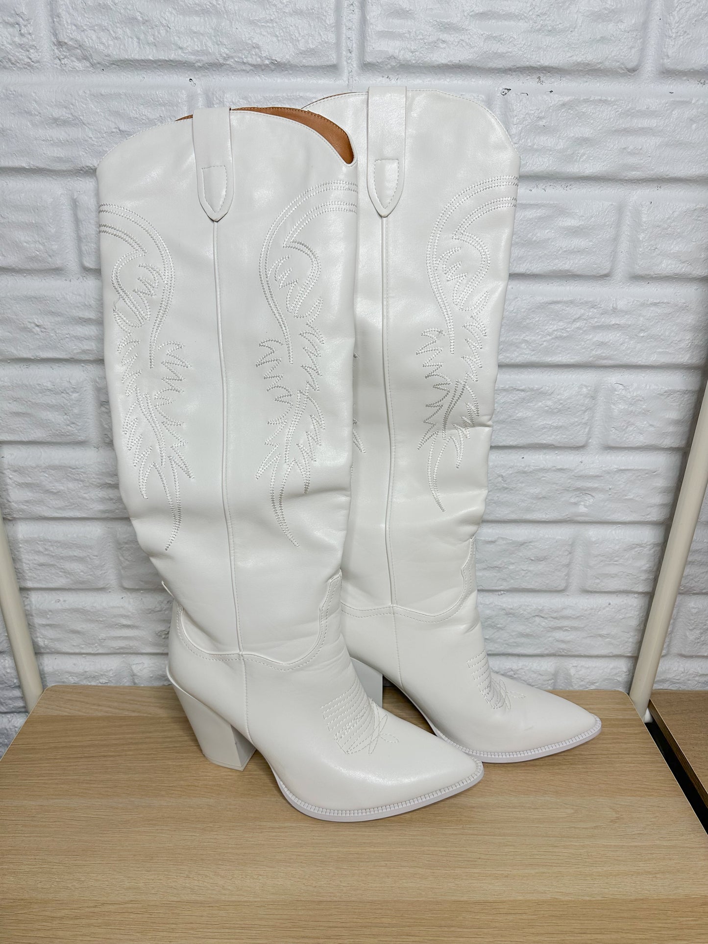 ISNOM White Western Boots Size 9.5