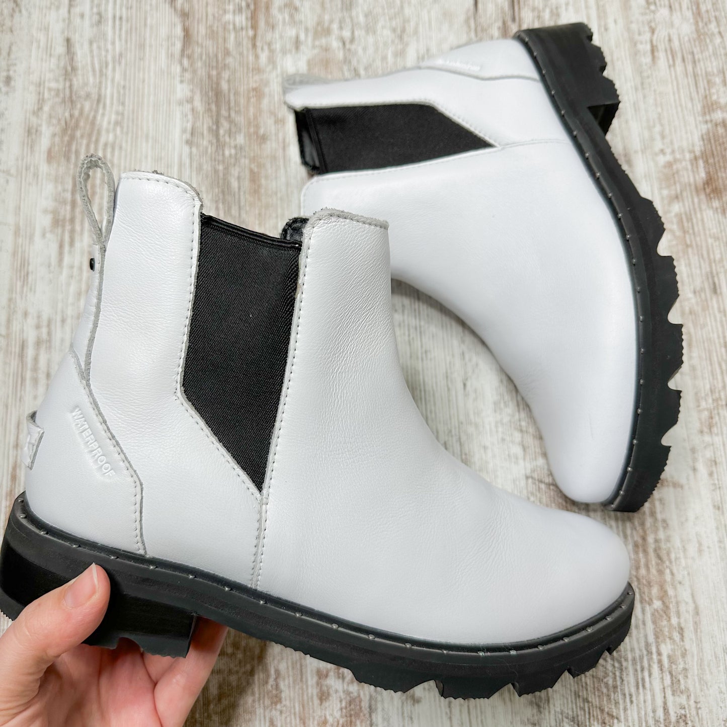 Sorel "Lennox" Waterproof White Leather Chelsea Boots Size 9.5