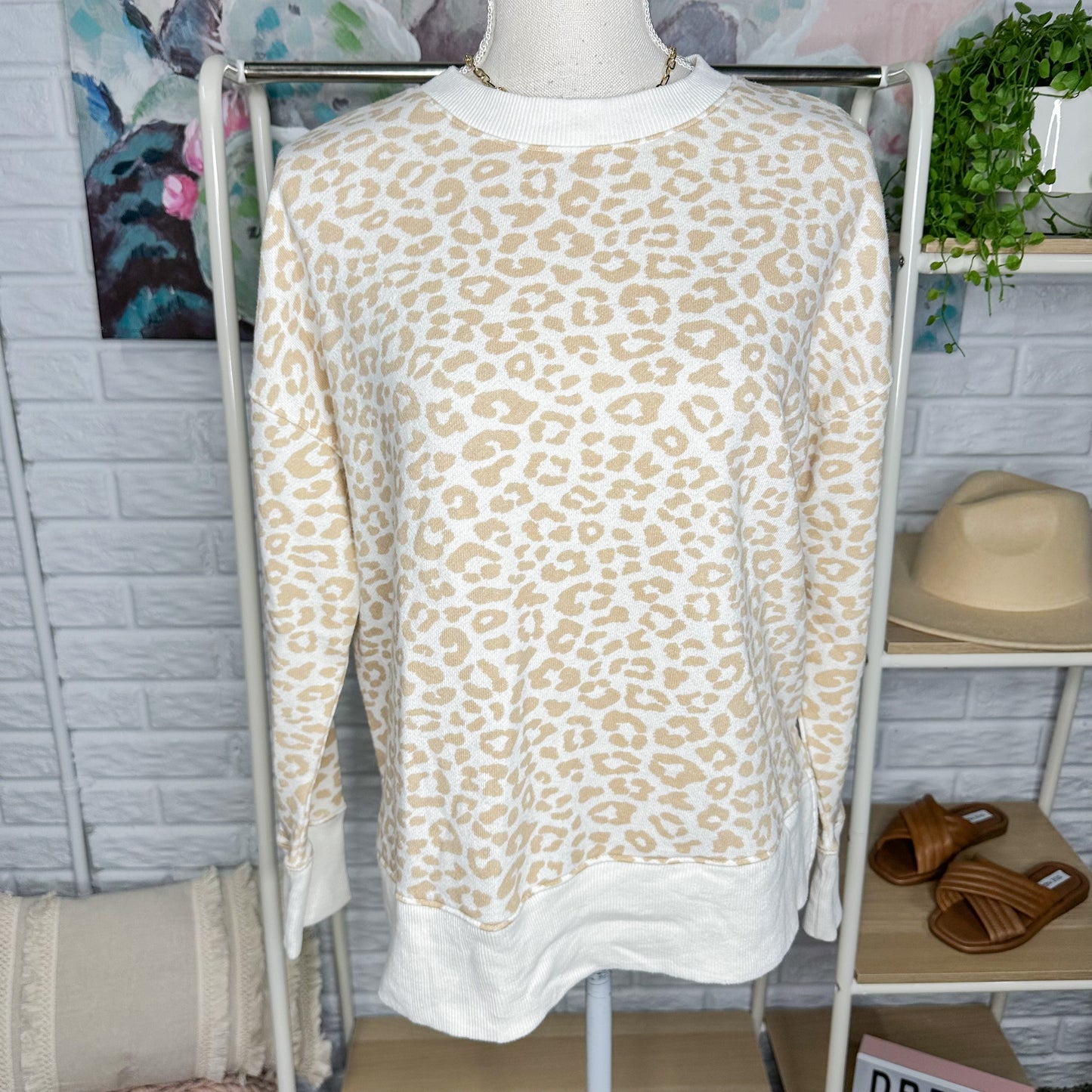 Time and Tru Cream/Tan Leopard  Sweater Size Small