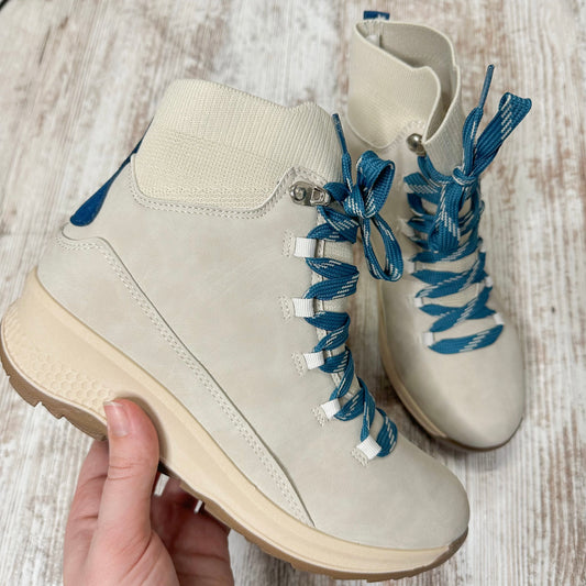 Maurice’s New Addie Hiker Hybrid Boot Size 6