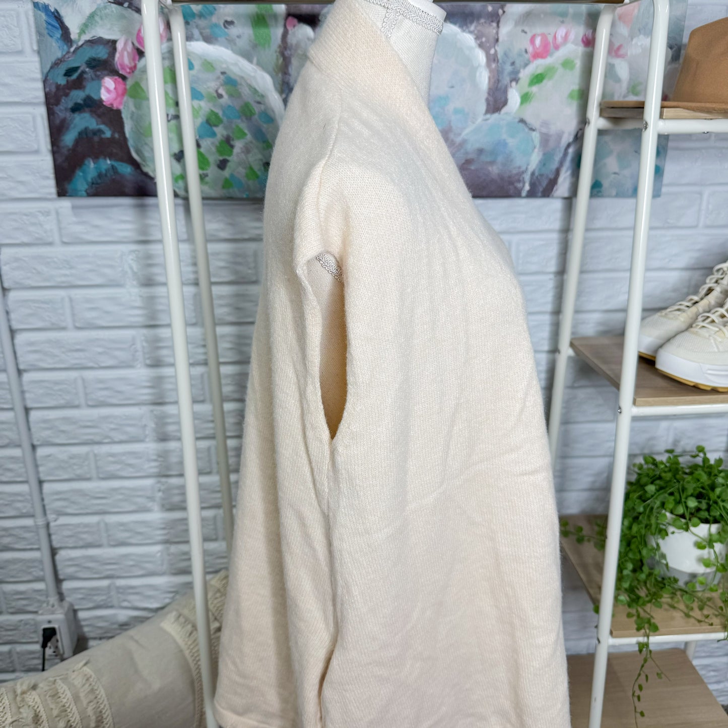 Cream Sleeveless Cardigan (M)